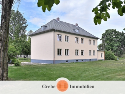 Erstbezug nach Komplettsanierung - Denkmal auf parkähnlichem Grundstück mit 3000 m² - letzte Wohnung