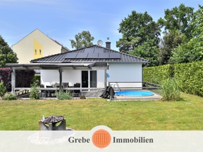 Fast neuwertiges Haus mit Pool in ruhiger Lage