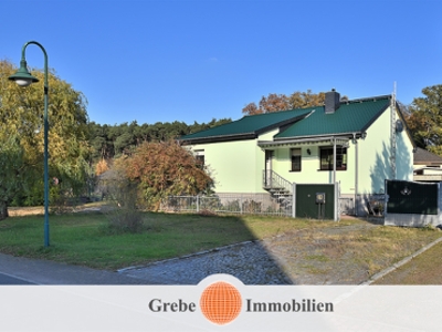 Haus mit 3 Zimmern, Keller und 2 Garagen auf 500 m² in absolut ruhiger Lage