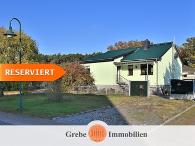 Haus mit 3 Zimmern, Keller und 2 Garagen auf 500 m² in absolut ruhiger Lage