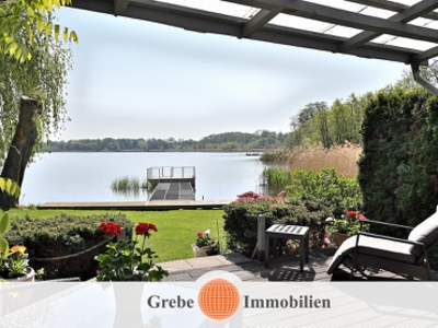 Wassergrundstück, Haus mit 4 Wohnungen, Scheune, Bungalow direkt am See und zusätzliches Bauland